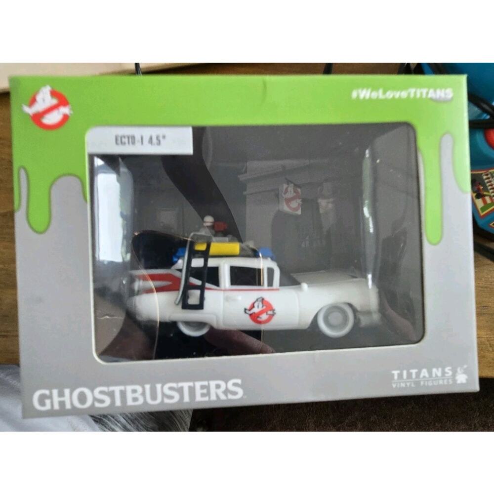 Titan Toys Ghostbusters Ecto 1 4.5" Vinyl Figure
